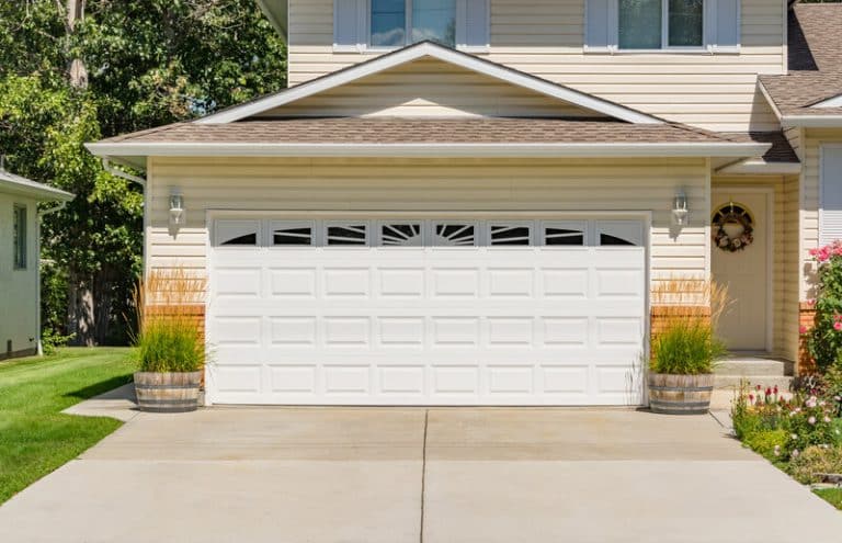 a quick garage door maintenance checklist